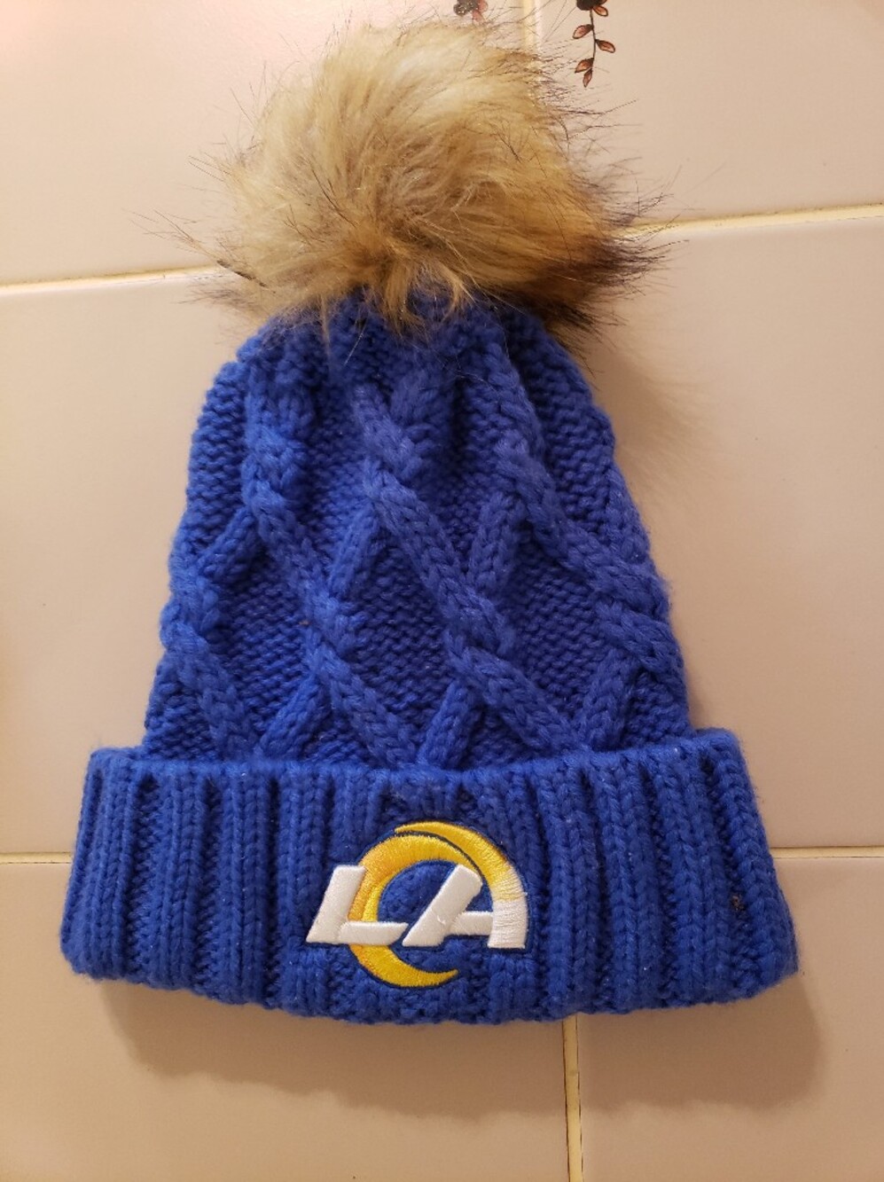 LA Rams Blue Cuffed Cable Knit Hat With Pom Pom On Top Women One Size New/no Tag